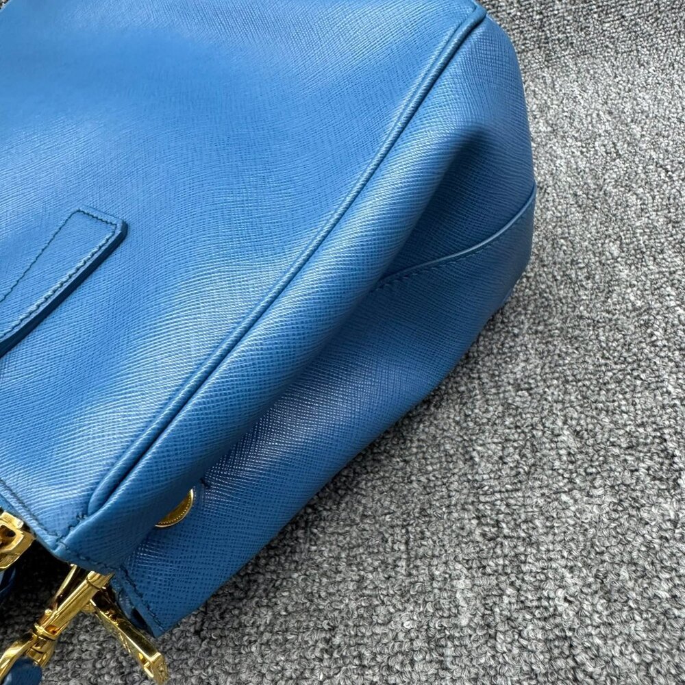 Prada Galleria Small Leather Shoulder Bag 660-071325 - Picture 4 of 13